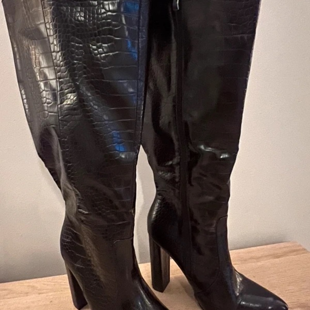 Boohoo Black Croc-Embossed Heeled Boots